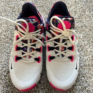 NIKE Metcon 4. Colorful Pink & Blue. Beautiful shoes. EUC!